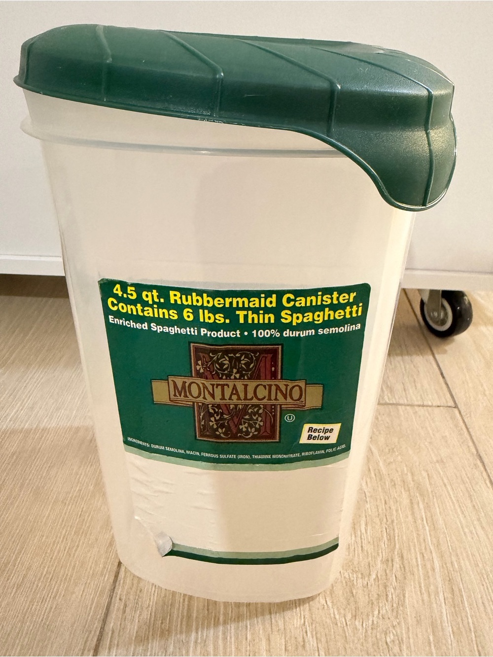 Vintage Rubbermaid 4.5 qt thin spaghetti container